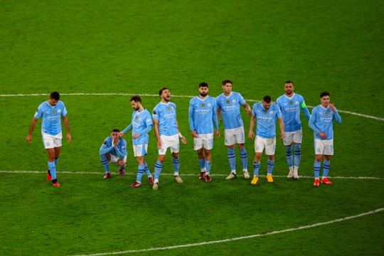 Man City: Thoái trào hay khủng hoảng từ những "lỗ hổng" chưa khỏa lấp?