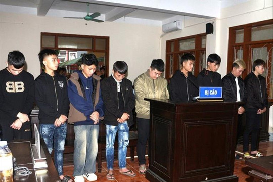 Đi "giải quyết" bằng hung khí, nhóm thanh niên lĩnh án