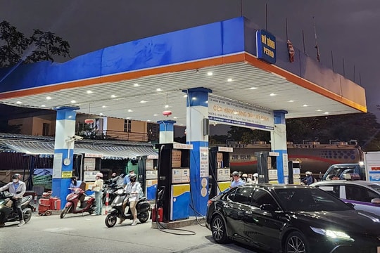 Ngày 24/11: Giá xăng dầu thế giới tăng mạnh trở lại