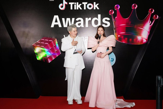 Lý Nhã Kỳ ngọt ngào như tiểu thư trên thảm đỏ TikTok Awards Vietnam 2024