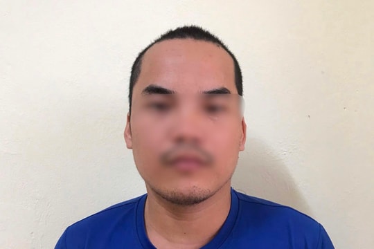 Lật xe tải khi đổ đất, một người bị đè tử vong