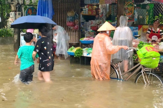 TT-Huế: Học sinh vùng ngập lụt chưa đi lại được tiếp tục nghỉ học
