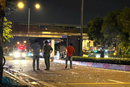 Sau ăn uống, hai nhóm ra xa lộ dùng vỏ bia choảng nhau