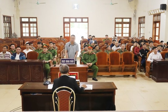 Dùng dao uy hiếp, đánh gãy tay bố để đòi tiền mua xe