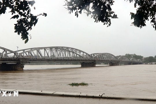 Thủ tướng yêu cầu chủ động ứng phó, khắc phục nhanh hậu quả mưa lũ ở Trung Bộ