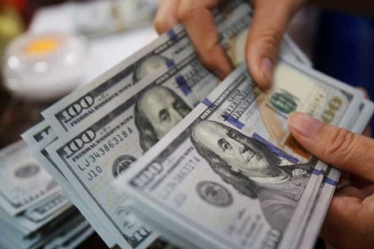 Tỷ giá USD hôm nay: Thị trường tự do bật tăng, thế giới trượt giá mức đỉnh