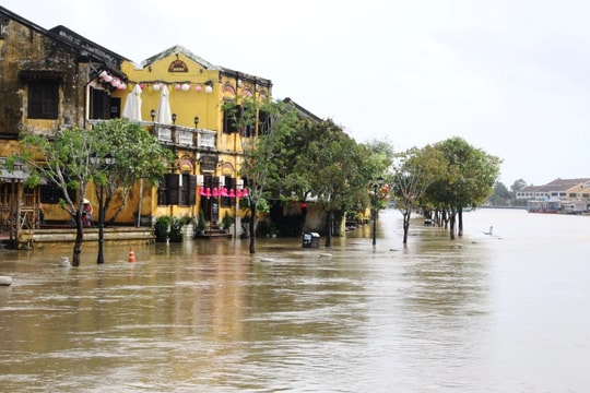 Công điện của Thủ tướng Chính phủ về việc chủ động ứng phó, khắc phục nhanh hậu quả mưa lũ ở Trung Bộ