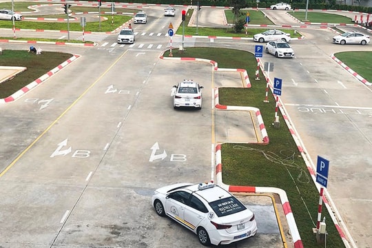 Nhiều người bị lừa chuyển khoản để được trả giấy phép lái xe