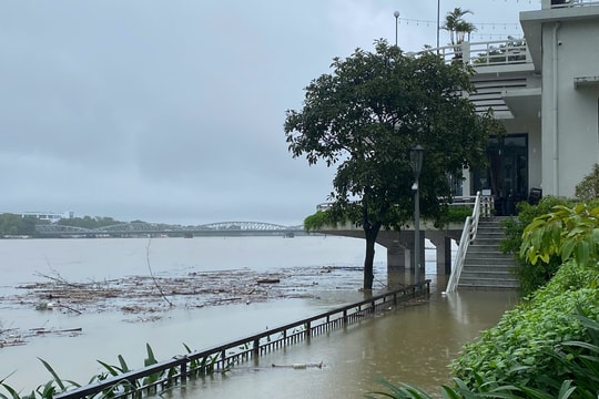 Tăng cường công tác quản lý, tuyên truyền đảm bảo an toàn khi di chuyển trên sông, hồ và vùng ngập nước