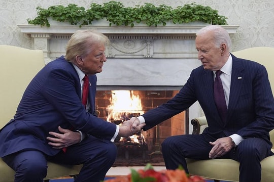 Đội ngũ của ông Trump và chính quyền Tổng thống Biden ký biên bản ghi nhớ