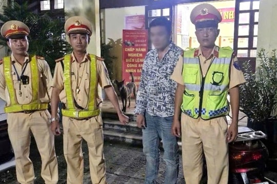Người đàn ông vác dao chém Cảnh sát giao thông