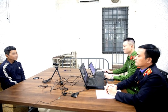 Khởi tố đối tượng giấu ma túy trên trần nhà