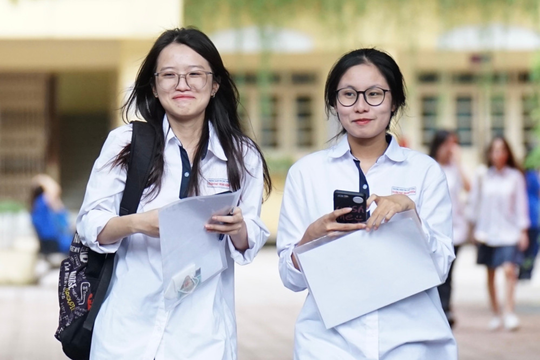 Năm 2025, tổ chức các kỳ thi theo hướng giảm áp lực, giảm chi phí, ít tốn kém cho thí sinh