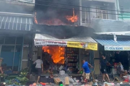 Khánh Hòa: Cháy lớn tại nhà 3 tầng khiến 4 người tử vong ở trung tâm TP Nha Trang
