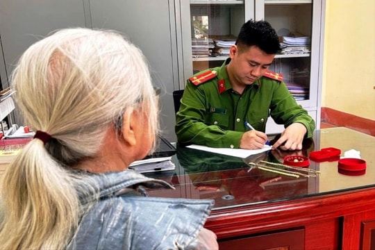 Kịp thời ngăn cụ bà bán 1 cây vàng để chuyển tiền cho kẻ lừa đảo