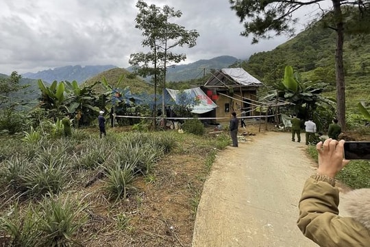 Phát hiện thi thể một phụ nữ đang phân hủy trong vườn nhà