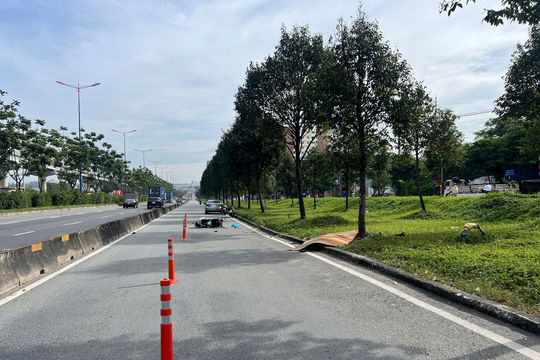 Đổ dốc lao dải phân cách, chủ xe lìa đời