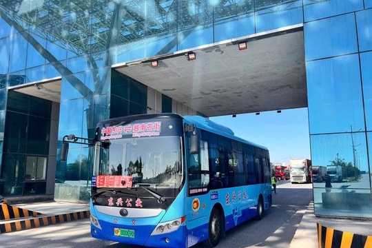 Khôi phục tuyến vận tải hành khách Việt - Trung