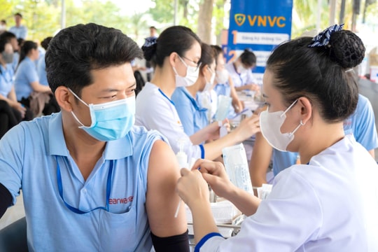 Nhiều doanh nghiệp tìm trung tâm tiêm vaccine sốt xuất huyết cho công nhân