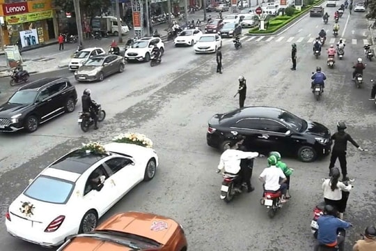 Công an vào cuộc vụ nhóm vệ sĩ dẹp đường cho đám cưới