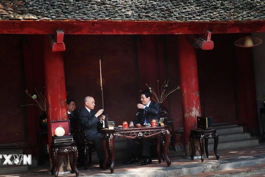 Chủ tịch nước và Quốc vương Campuchia thưởng trà ở Văn Miếu-Quốc Tử Giám