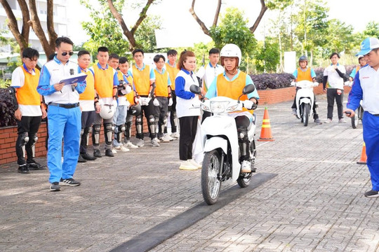 Nâng cao nhận thức Luật Giao thông đường bộ cho sinh viên Tây Nam bộ