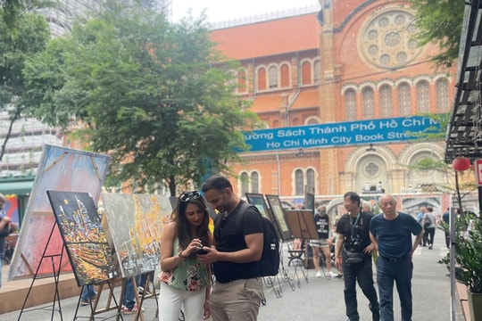 Đường sách TP.HCM, chợ Bến Thành là điểm du lịch hấp dẫn của TP.HCM và miền Tây