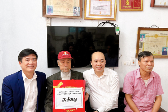 Hà Nội tặng hơn 1,1 triệu suất quà dịp Tết Ất Tỵ