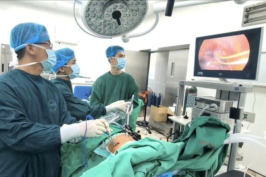 Mổ nội soi cứu sống bệnh nhân thủng phổi do nghiện thuốc lá nặng