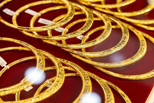 Giá vàng ngày 4/12: Dần lấy lại đà tăng dịp cuối năm