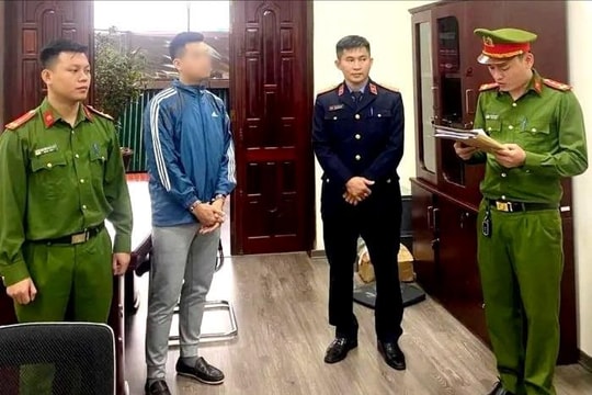 Giám đốc phòng giao dịch ngân hàng lừa đảo 10 tỷ đồng