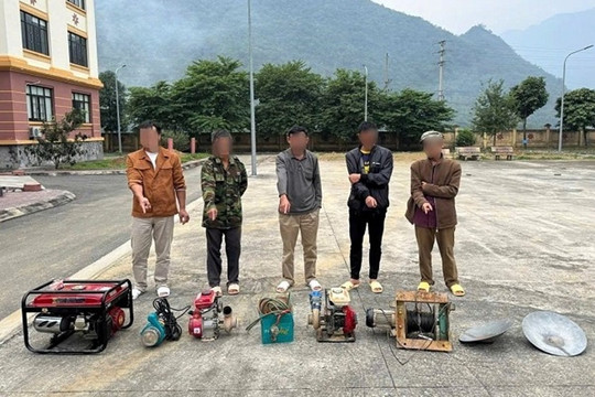 Bắt 5 đối tượng khai thác vàng trái phép