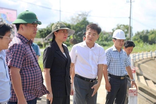 Bí thư Tỉnh ủy Quảng Ngãi kiểm tra khu vực sạt lở sông Trà Câu