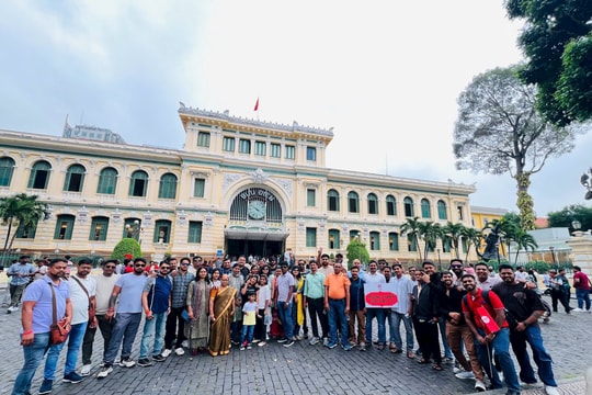 1.000 khách Ấn Độ đến tham quan TP.HCM