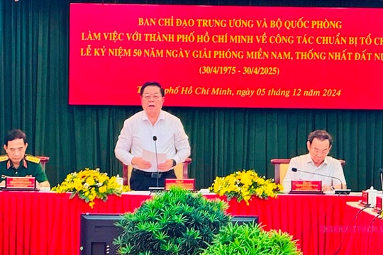 Trình diễn máy bay, bắn đại bác mừng 50 năm thống nhất đất nước ở TP.HCM