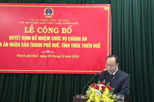 Trao quyết định bổ nhiệm Chánh án TAND TP. Huế