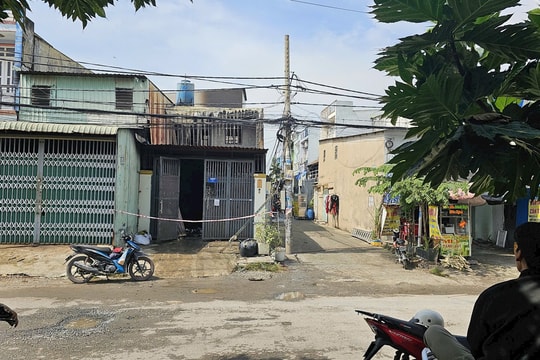 Cháy nhà dân trong hẻm lúc rạng sáng