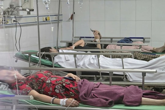 Nghệ An: Sau giờ ăn trưa nhiều công nhân nhập viện