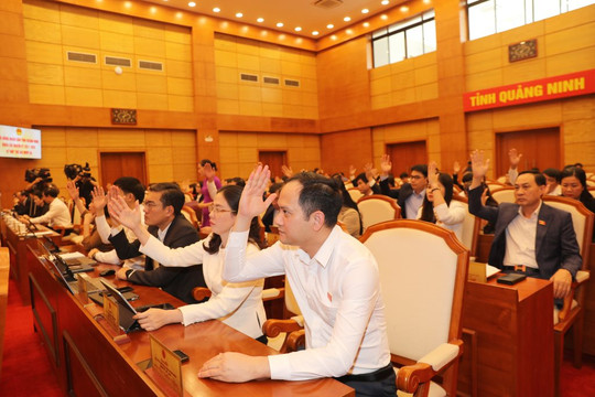 HĐND tỉnh Quảng Ninh thông qua 21 nghị quyết quan trọng