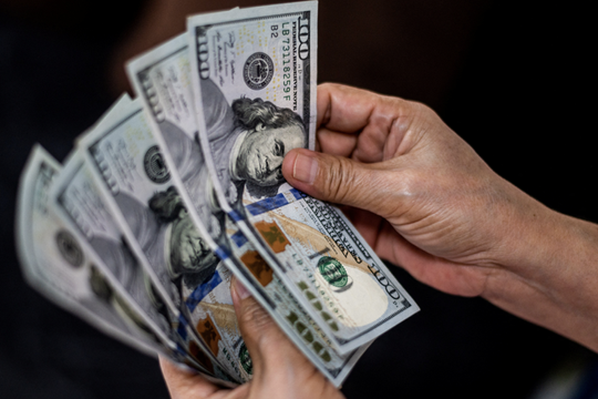 Tỷ giá USD hôm nay: Đồng USD bất ngờ trượt giá về mốc 105