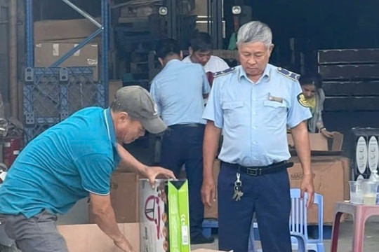 TP. Hồ Chí Minh: Loạt cơ sở kinh doanh hàng giả, hàng không rõ nguồn gốc, xuất xứ