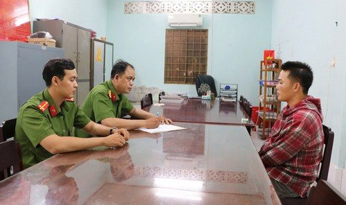 Bắt quả tang đối tượng tàng trữ trái phép ma túy trên xe ô tô