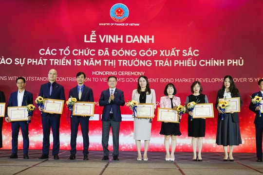 Techcombank được Bộ Tài chính vinh danh "Ngân hàng thương mại là nhà tạo lập thị trường xuất sắc nhất" giai đoạn 2020-2024
