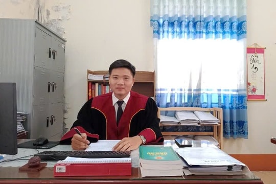 Thẩm phán trẻ tận tâm với nghề