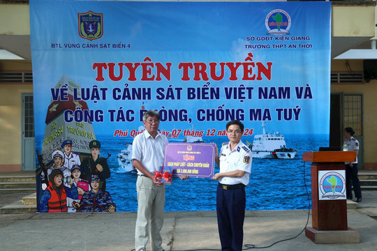 BTL Vùng Cảnh sát biển 4 tuyên truyền, phổ biến, giáo dục pháp luật cho học sinh