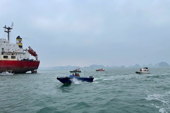 Đắm tàu tại Hòn Nét: Hai công nhân mất tích