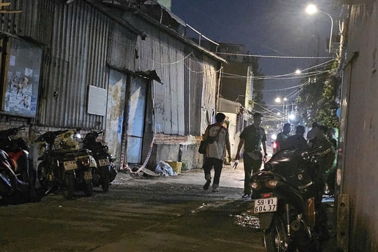 Cháy xưởng cơ khí ở TP.HCM, 2 người nhập viện