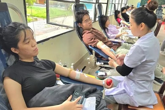 Gần 500 đơn vị máu được chia sẻ tại ngày hội hiến máu