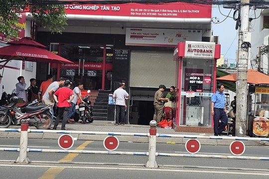 Vụ đập trụ ATM ngân hàng: Do túng quẫn