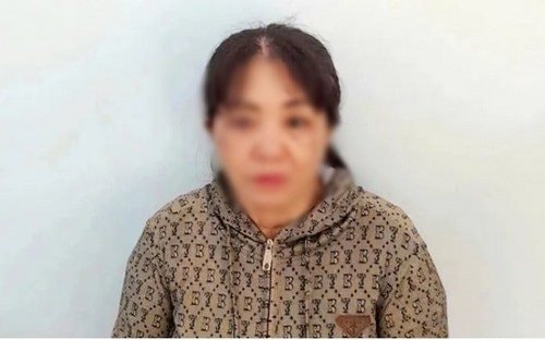 Khởi tố người mẹ tạt nước sôi con nuôi 12 tuổi